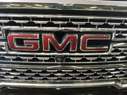 Used 2019 GMC Sierra 1500 Denali w/ Denali Ultimate Package AWD/4WD image 8