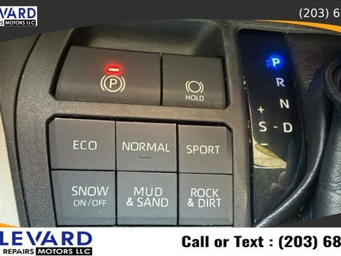 Used 2021 Toyota RAV4 XLE AWD/4WD image 18