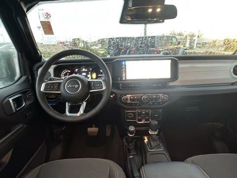 Used 2025 Jeep Wrangler Unlimited Sahara w/ Safety Group image 8