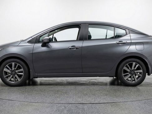 Used 2025 Nissan Versa SV FWD image 5