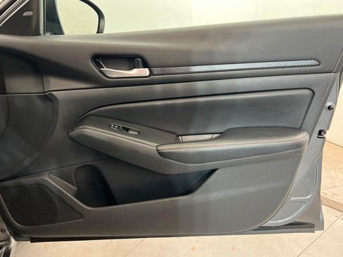 Used 2025 Nissan Altima 2.5 SV FWD image 23