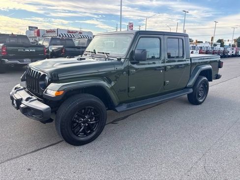 Used 2022 Jeep Gladiator Sport AWD/4WD image 2