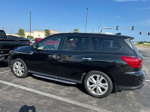 Used 2019 Nissan Pathfinder SL w/ SL Premium Package AWD/4WD image 3