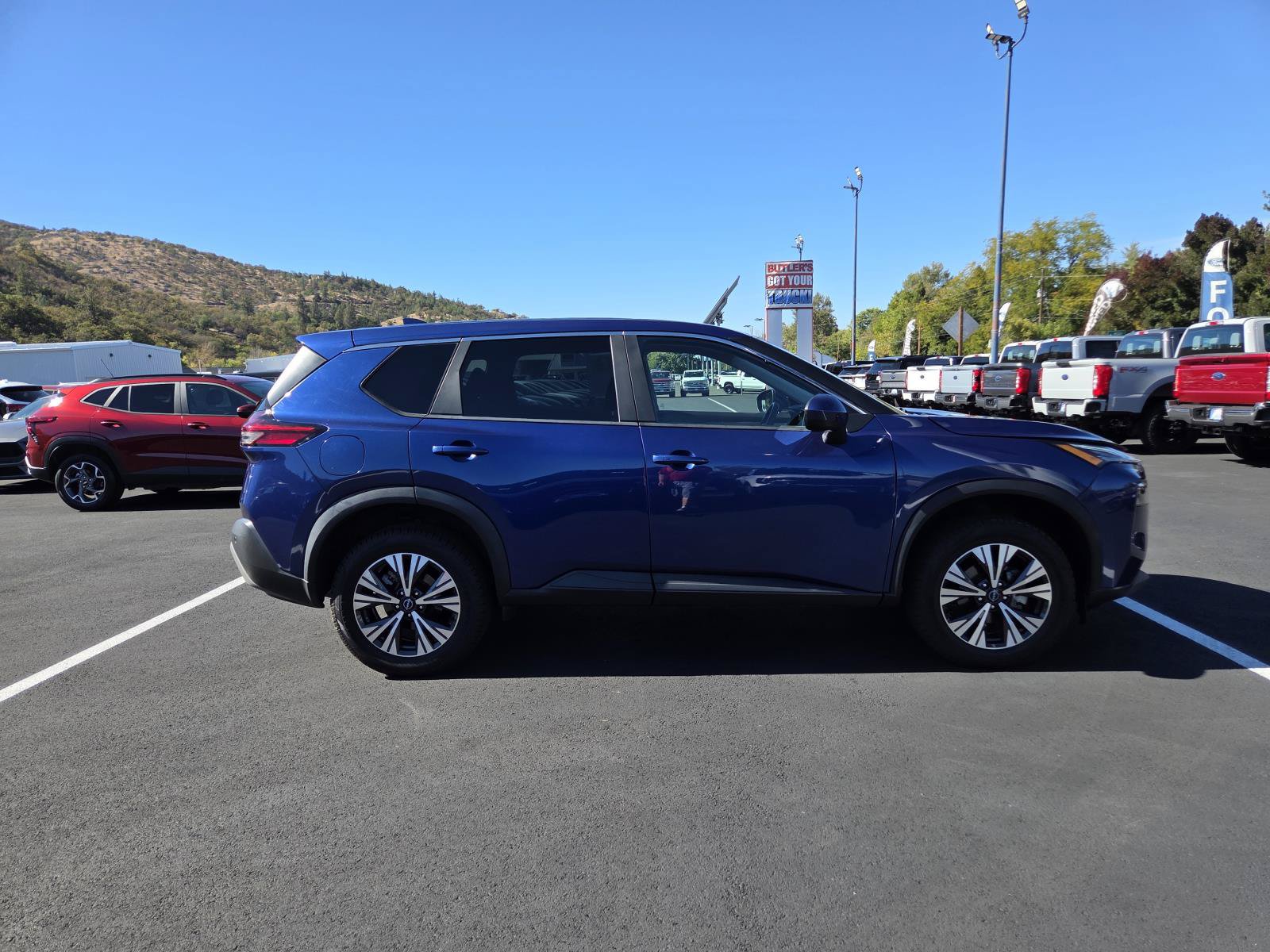 Used 2023 Nissan Rogue SV FWD image 4