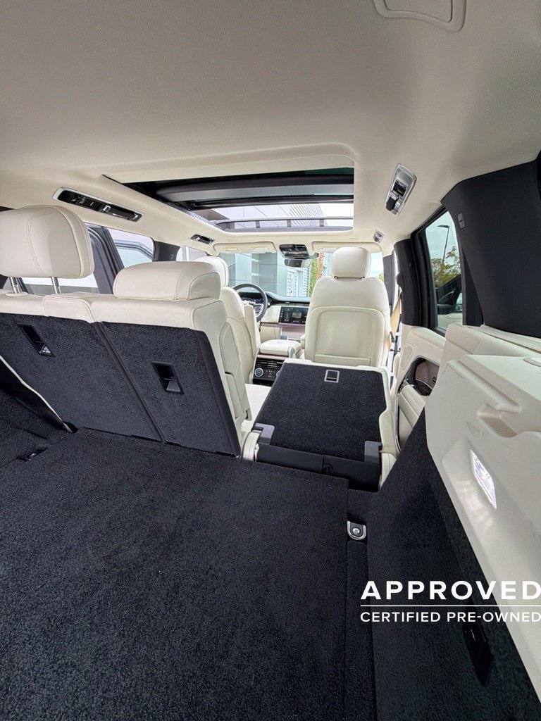 Used 2025 Land Rover Range Rover SE AWD/4WD image 19