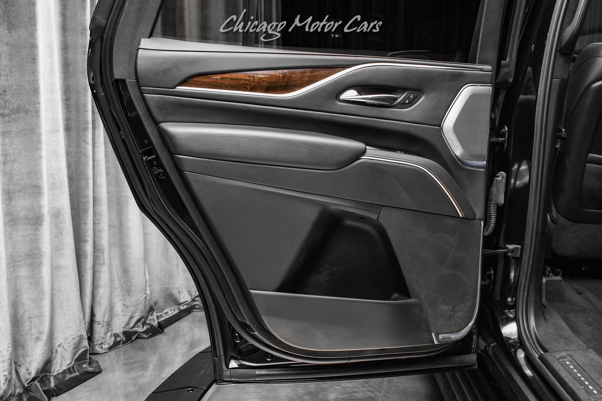 Used 2021 Cadillac Escalade Sport Platinum w/ LPO, ONYX Package AWD/4WD image 40