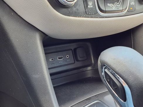 Used 2024 Chevrolet Equinox LS w/ LS Convenience Package FWD image 11