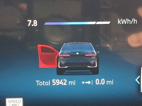 Used 2025 BMW i5 xDrive40 w/ Premium Package image 21