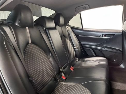 Used 2019 Toyota Camry SE w/ Convenience Package FWD image 11