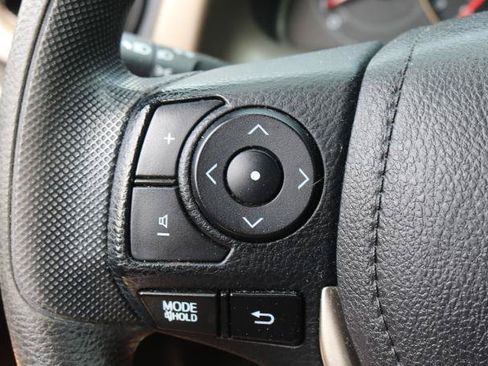 Used 2015 Toyota RAV4 LE AWD/4WD image 9