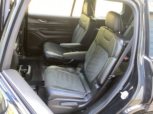 Used 2025 Jeep Grand Cherokee L Altitude image 43