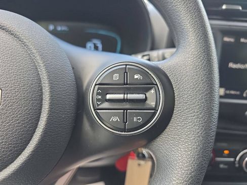Used 2025 Kia Soul LX w/ LX Technology Package FWD image 24