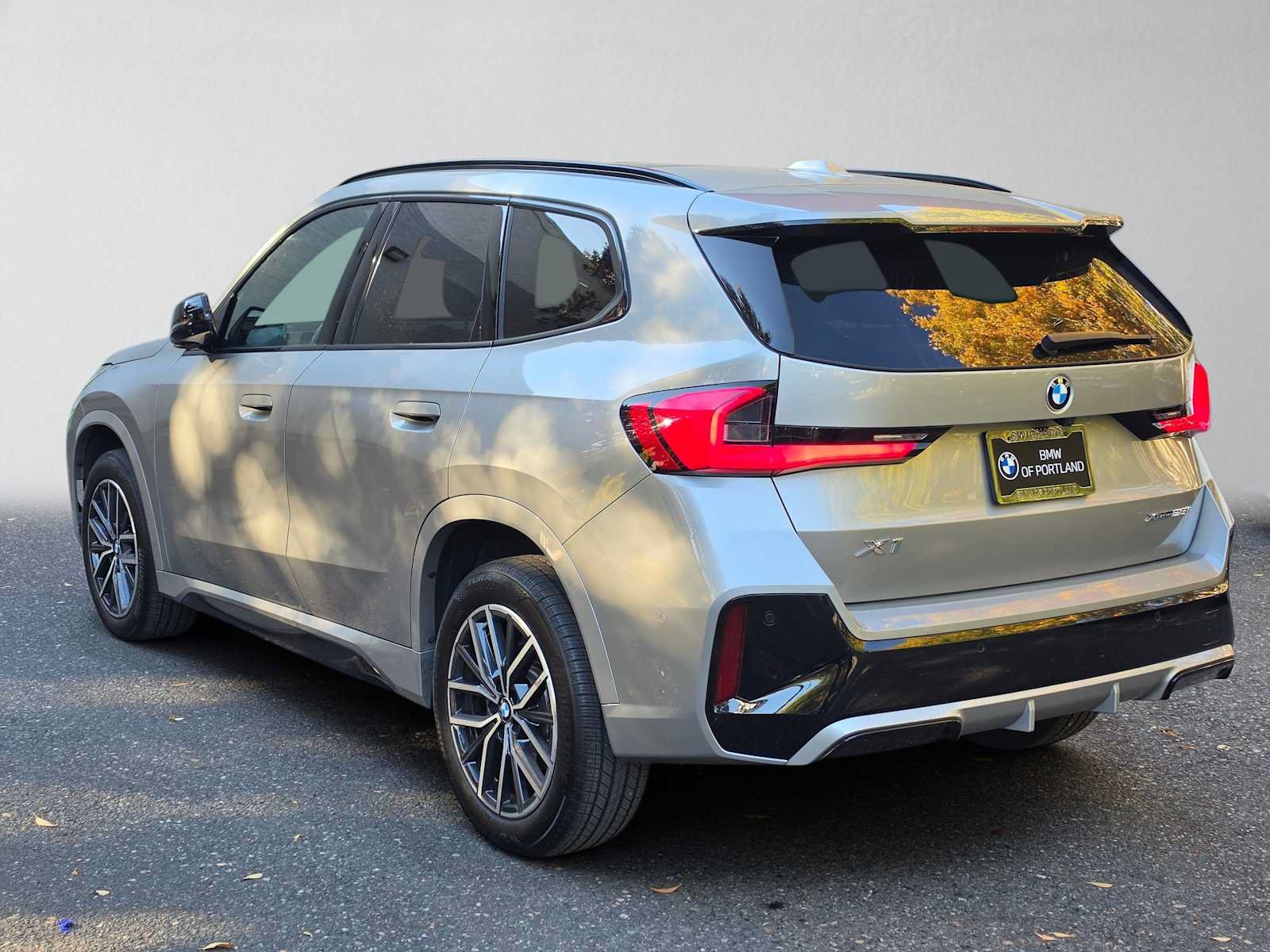 Used 2023 BMW X1 xDrive28i w/ Premium Package AWD/4WD image 5