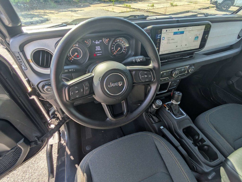 Used 2024 Jeep Wrangler Sport AWD/4WD image 15