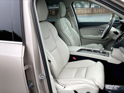 Used 2023 Volvo XC90 B6 Ultimate w/ Protection Package Premier image 10