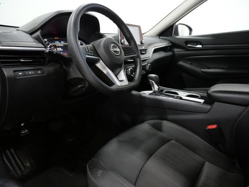 Used 2024 Nissan Altima 2.5 SV FWD image 10