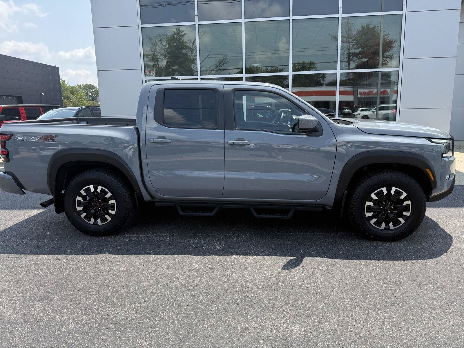 Used 2024 Nissan Frontier PRO-4X w/ Technology Package AWD/4WD image 2
