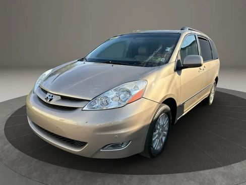 Used 2008 Toyota Sienna XLE image 1