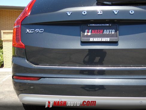 Used 2022 Volvo XC90 T5 Momentum w/ Climate Package AWD/4WD image 11