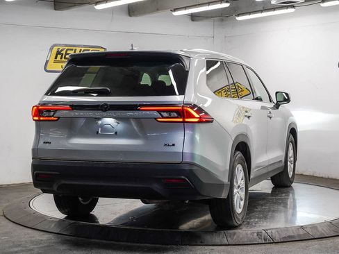 Used 2025 Toyota Grand Highlander AWD image 4
