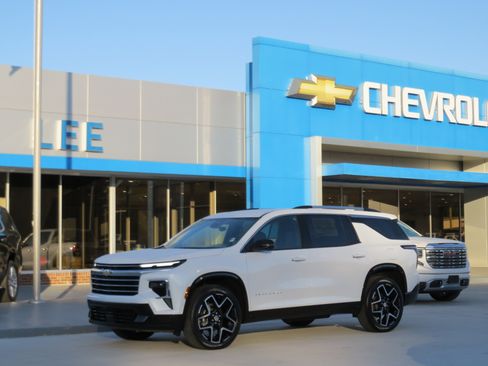 New 2026 Chevrolet Traverse High Country FWD image 1