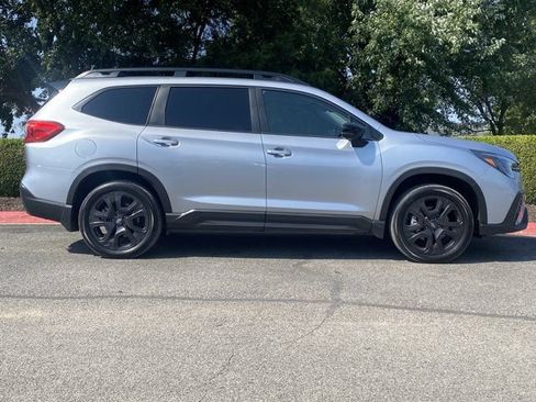Used 2025 Subaru Ascent Onyx Edition w/ Onyx Package AWD/4WD image 2