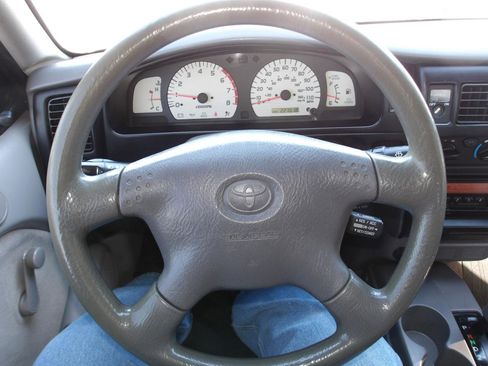 Used 2001 Toyota Tacoma 2WD Xtracab image 13