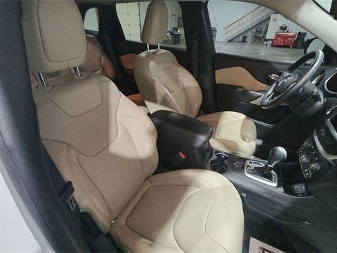 Used 2017 Jeep Cherokee Limited w/ Luxury Group image 28