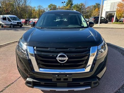 New 2025 Nissan Pathfinder SL image 4