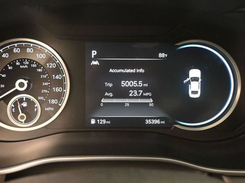 Used 2023 Genesis G70 2.0T w/ Sport Prestige Package RWD image 9