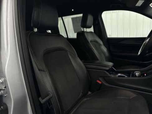 Used 2025 Jeep Grand Cherokee Altitude AWD/4WD image 30