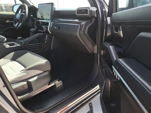 Used 2025 Toyota Tacoma TRD Off-Road image 9