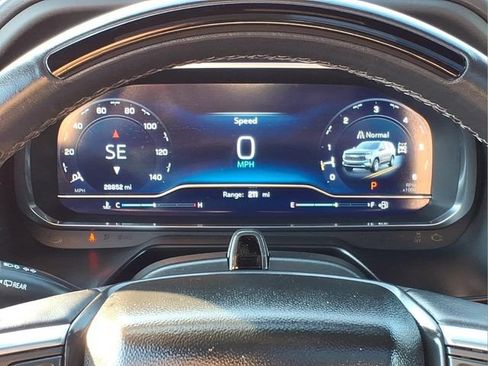 Used 2023 Chevrolet Suburban Premier w/ Advanced Technology Package AWD/4WD image 25
