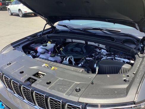 New 2023 Jeep Grand Cherokee Overland w/ Luxury Tech Group IV image 47