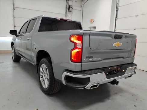 Used 2025 Chevrolet Silverado 1500 LTZ AWD/4WD image 5
