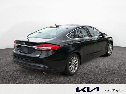 Used 2017 Ford Fusion SE w/ Fusion SE Technology Package image 5