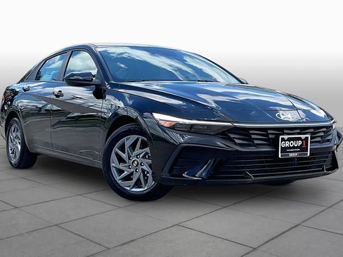 Used 2025 Hyundai Elantra Hybrid FWD image 3