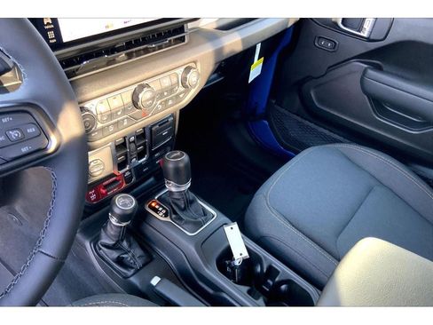 New 2026 Jeep Gladiator Sport AWD/4WD image 9