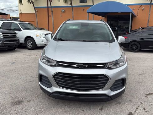 Used 2022 Chevrolet Trax LT w/ Sport Edition FWD image 2