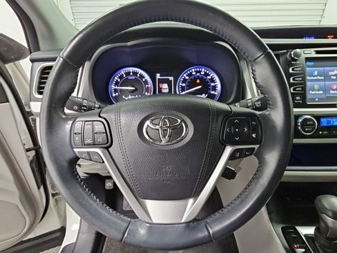 Used 2017 Toyota Highlander Limited FWD image 27