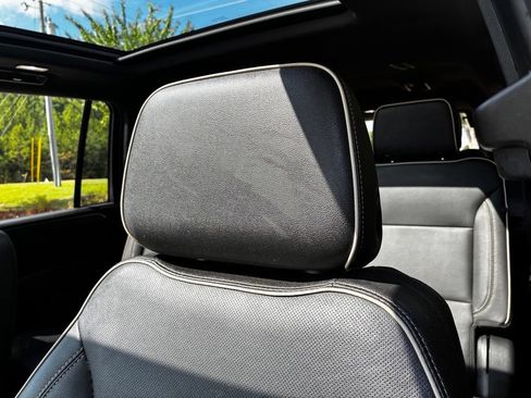 Used 2023 GMC Yukon XL SLT w/ SLT Premium Package RWD image 31