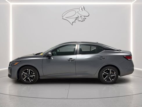 Used 2024 Nissan Sentra SV FWD image 2