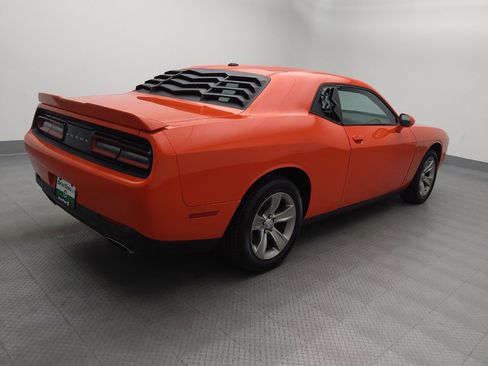 Used 2021 Dodge Challenger SXT w/ Driver Convenience Group RWD image 10