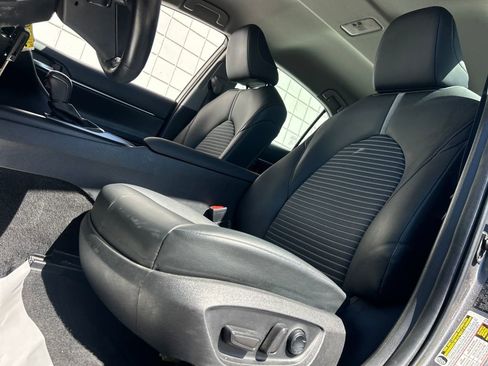 Used 2021 Toyota Camry SE image 9