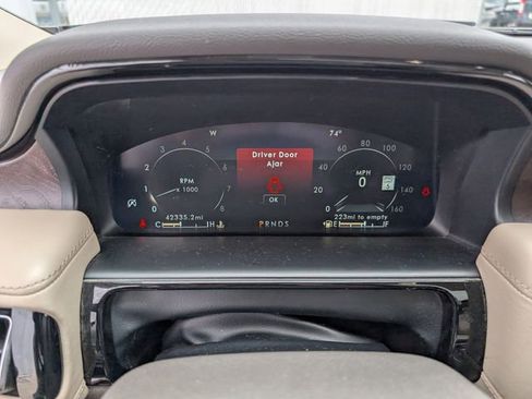 Used 2021 Lincoln Nautilus Reserve image 11