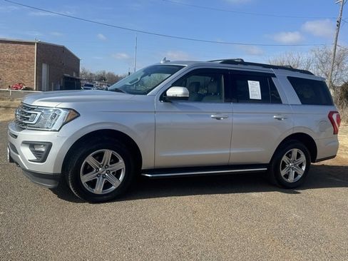 Used 2019 Ford Expedition XLT w/ Equipment Group 202A image 3