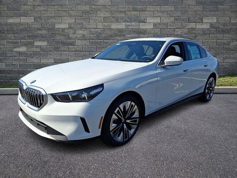 New 2026 BMW 530i xDrive w/ Convenience Package AWD/4WD image 3