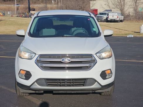 Used 2017 Ford Escape SE image 2