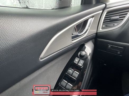 Used 2017 MAZDA MAZDA3 Sport w/ Preferred Equipment Package image 18