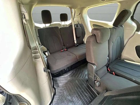 Used 2018 Chrysler Pacifica Touring Plus w/ Tire & Wheel Group image 33